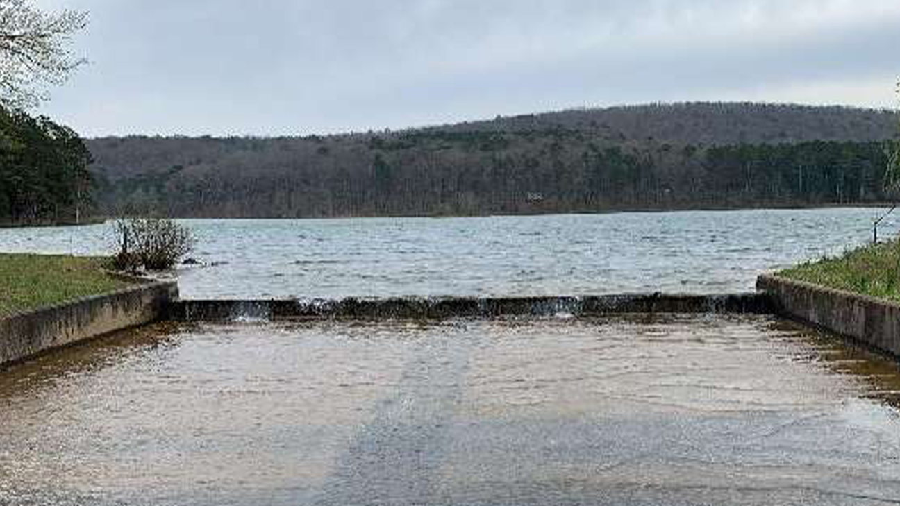 dams-scaled_0000_Rollins-Lake-Dam-3